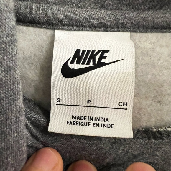 Nike Pullover Hoodie in Charcoal Grey – Barely Worn, like new. Size Small - Picture 7 of 11